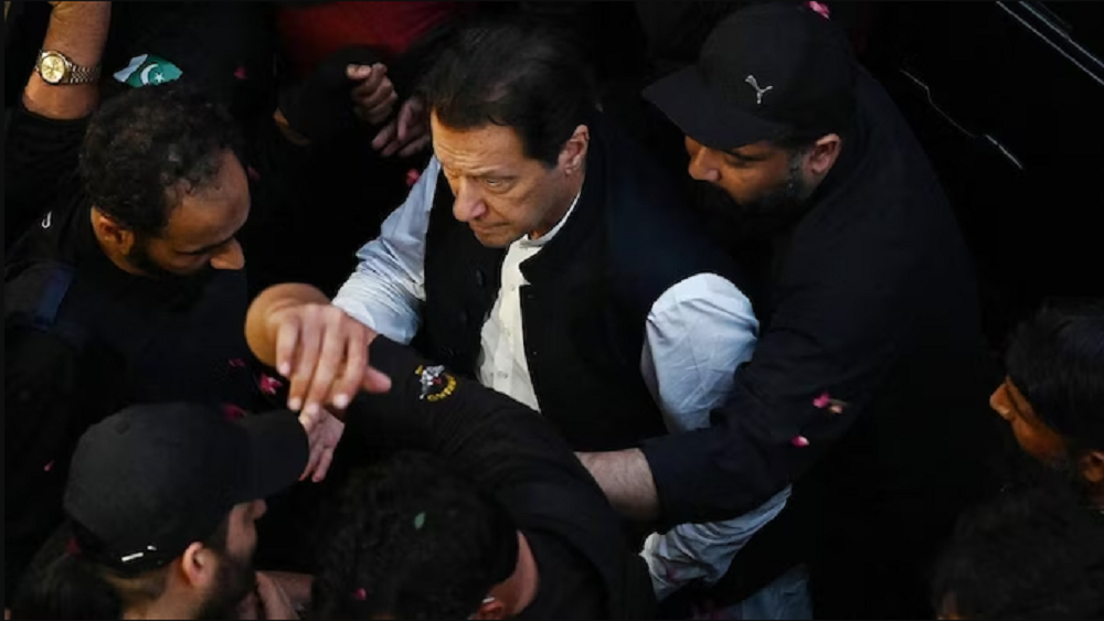 पाकिस्तानका पूर्वप्रधानमन्त्री इमरान खानलाई ३ वर्षको जेल सजाय Bikashnews
